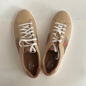 Clarks Unconstructed - light tan leather lace up Size 9 1/2
